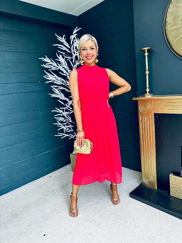 Halter Neck Women Dress to Show Off the Shoulders and Neckline Halter Neck Women Dress to Show Off the Shoulders and Neckline Muireann High Neck Pleated Midi Dress Coral