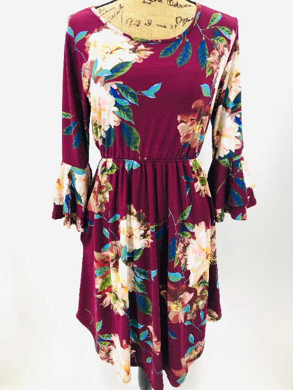 Sleeveless Women Dress in Bright Colors for Summer Parties Sleeveless Women Dress in Bright Colors for Summer Parties Purple/Floral Ruffle Sleeve Dress Sleeveless Women Dress in Bright Colors for Summer Parties Sleeveless Women Dress in Bright Colors for Summer Parties Purple/Floral Ruffle Sleeve Dress