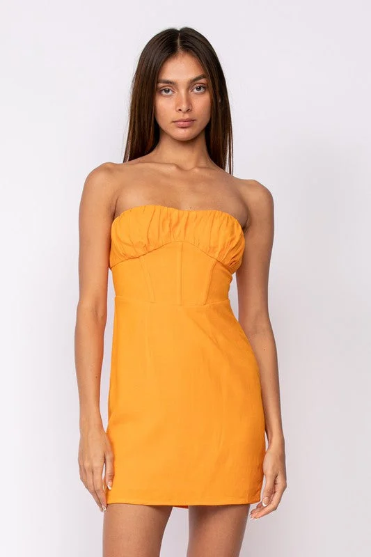 Long - Sleeve Women Dress in Velvet for a Luxurious Winter Look Long - Sleeve Women Dress in Velvet for a Luxurious Winter Look Strapless Ruched Mini Dress