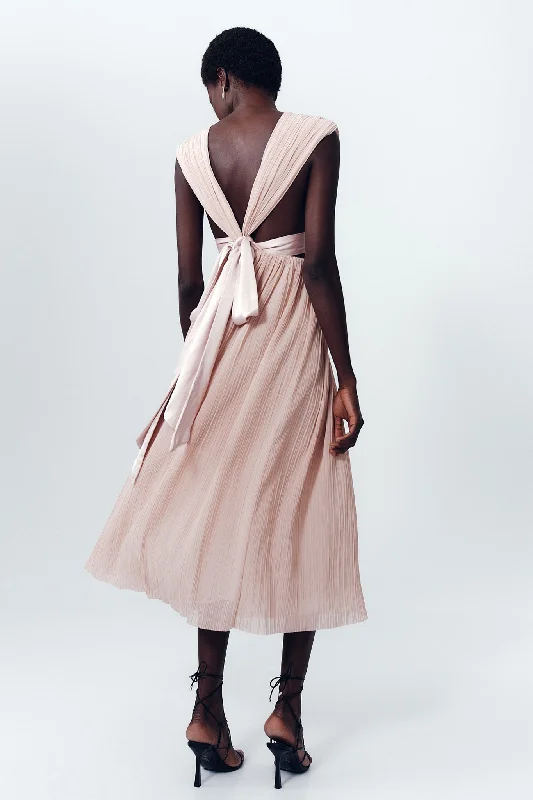 Midi dresses with bow accents for a sweet and charming lookBecoming Bow Back Midi Dress