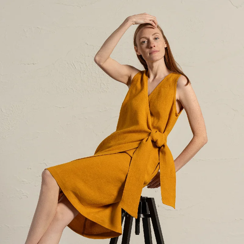 Velvet midi dresses in jewel tones for a glamorous winter eventDress with Side Ribbon Natalie Velvet midi dresses in jewel tones for a glamorous winter eventDress with Side Ribbon Natalie