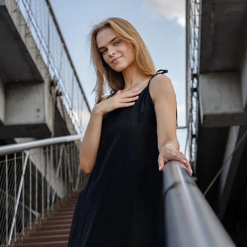 Midi dresses with embroidered accents for a unique and detailed designMaxi Slip Dress Livia Midi dresses with embroidered accents for a unique and detailed designMaxi Slip Dress Livia