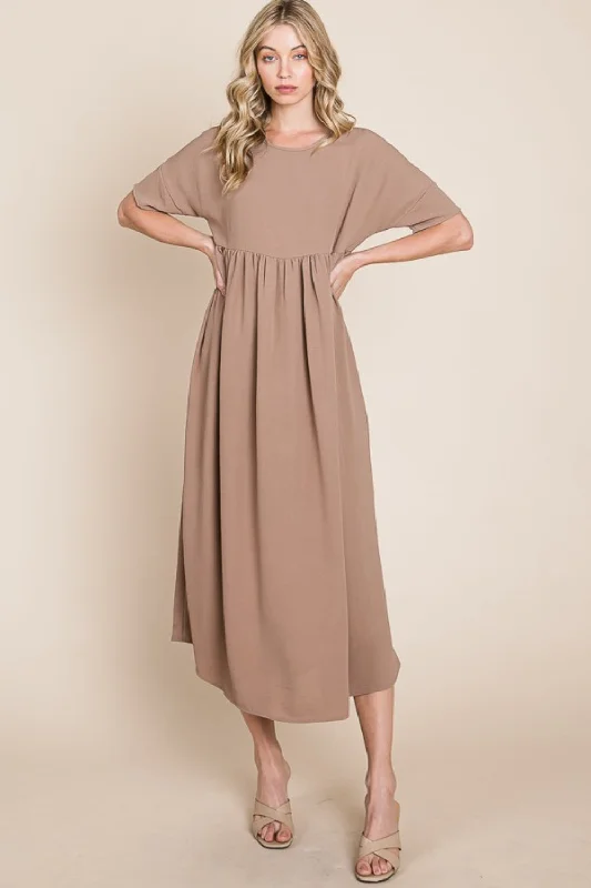 Midi dresses with keyhole backs for a flirty and unexpected detailRound Neck Ruched Midi Dress