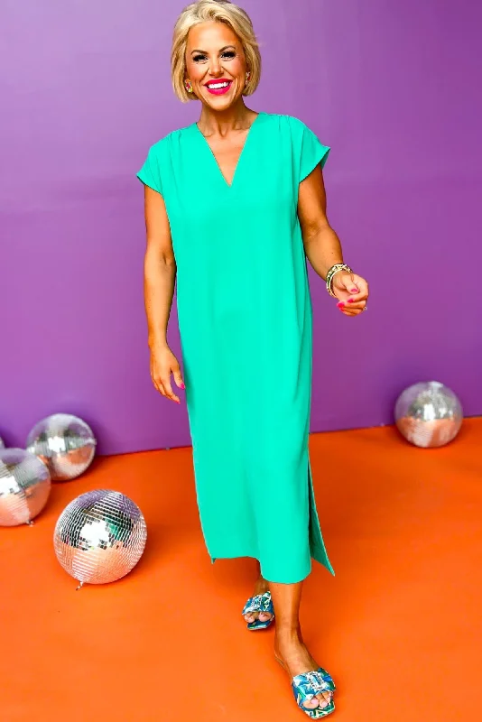 Midi dresses with keyhole backs for a flirty and unexpected detailSSYS The Iris Maxi Dress In Emerald Midi dresses with keyhole backs for a flirty and unexpected detailSSYS The Iris Maxi Dress In Emerald