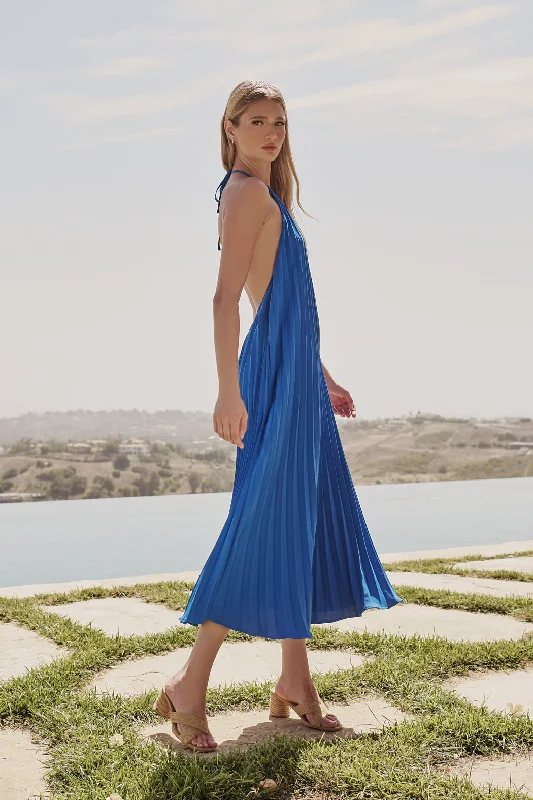 Maxi - inspired midi dresses with flowing fabrics for a beachy vibeWenden Halter Neck Pleated Midi Dress