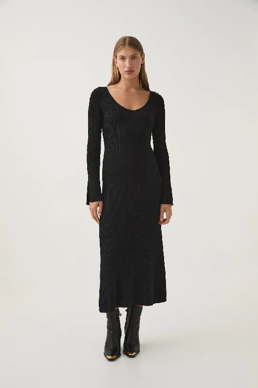 Midi dresses with animal prints for a bold and confident appearanceZeitgeist Knit Midi Dress