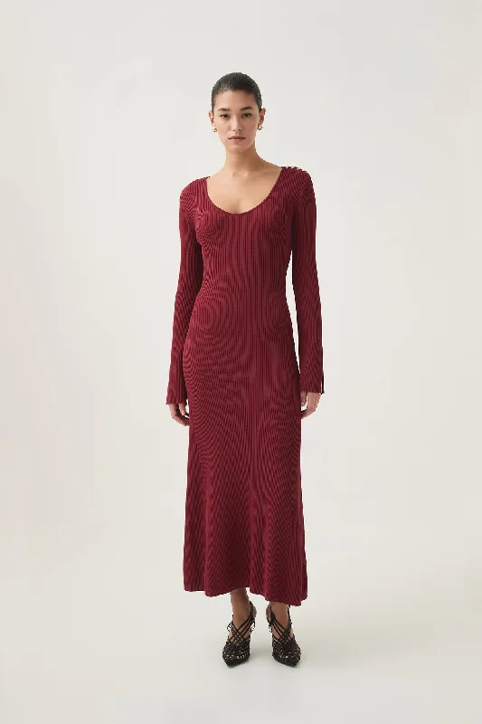 Midi dresses with tiered skirts for a bohemian festival lookZeitgeist Knit Midi Dress