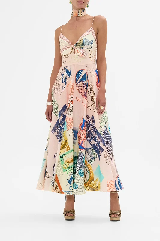 Maxi dresses with bow accents at the waist for a sweet appearanceLONG DRESS WITH TIE FRONT HAUTE PASSPORT Maxi dresses with bow accents at the waist for a sweet appearanceLONG DRESS WITH TIE FRONT HAUTE PASSPORT