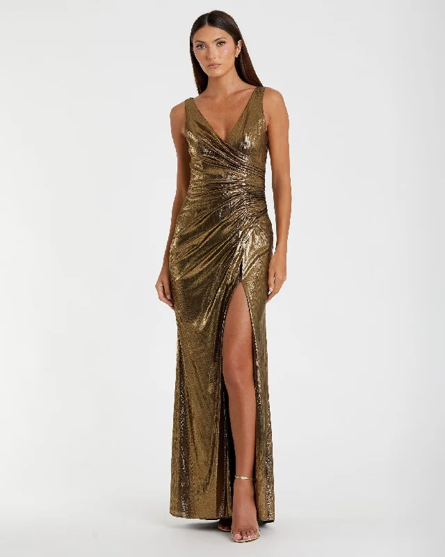 Maxi dresses with a pleated skirt for a timeless and elegant appearanceMetallic Ruched Front Slip V-Neck Gown Maxi dresses with a pleated skirt for a timeless and elegant appearanceMetallic Ruched Front Slip V-Neck Gown