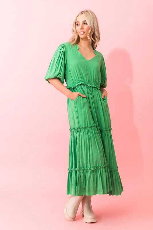 Maxi dresses with a gathered skirt for a voluminous and dramatic effectAmelia Cotton Maxi Dress Green Maxi dresses with a gathered skirt for a voluminous and dramatic effectAmelia Cotton Maxi Dress Green