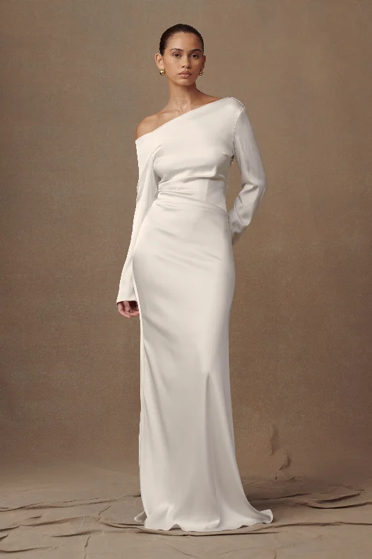 Maxi dresses with cut - out details on the sides for a modern edgeAvery Long Sleeve Maxi Dress - Ivory