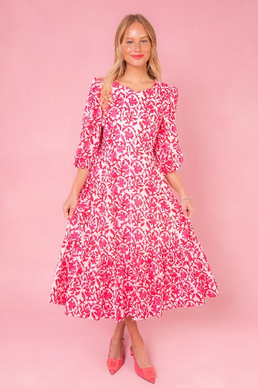 Maxi dresses with a pleated skirt for a timeless and elegant appearanceCrystal Dress Maxi dresses with a pleated skirt for a timeless and elegant appearanceCrystal Dress