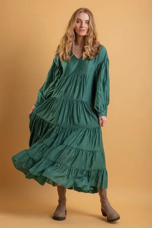 Maxi dresses with ribbed textures for a unique and tactile lookElliott Green Dress Midi Maxi dresses with ribbed textures for a unique and tactile lookElliott Green Dress Midi