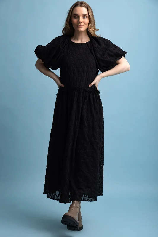 Maxi dresses with embroidered floral motifs for a unique designElsa Black Dress Embroidery Maxi dresses with embroidered floral motifs for a unique designElsa Black Dress Embroidery