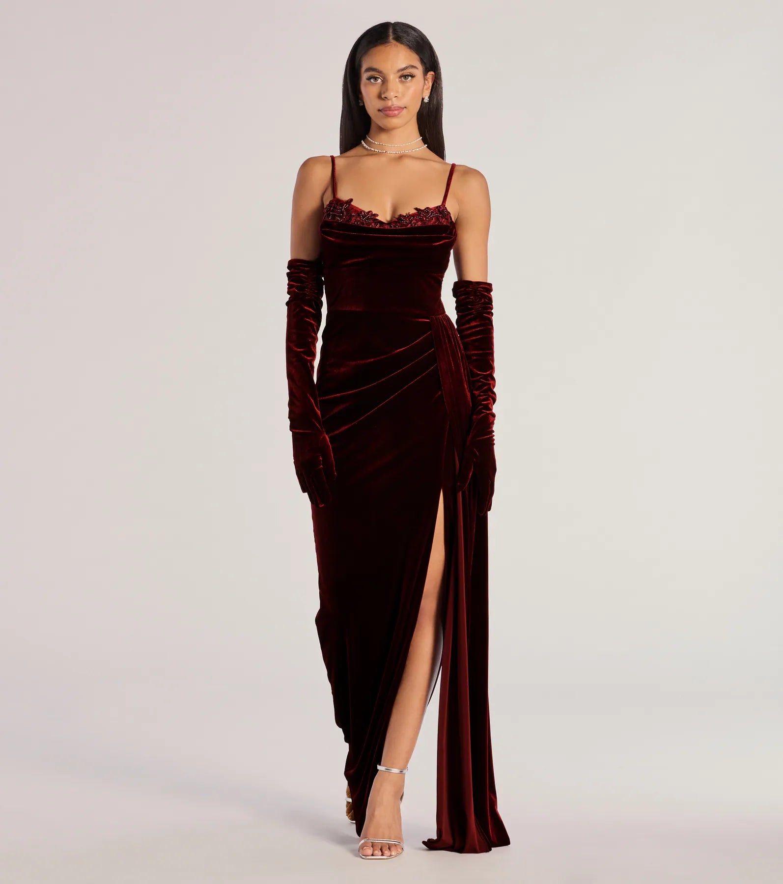 Ruffled maxi dresses with a tiered skirt for added volumeInez Beaded Applique Velvet Formal Dress With Gloves