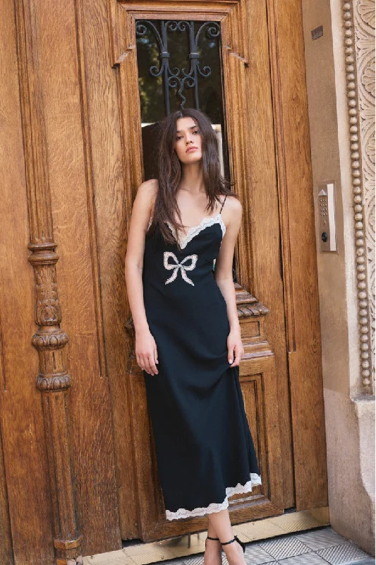 Maxi dresses with embroidered floral motifs for a unique designManuela Bow Slip Maxi Dress - BLACK