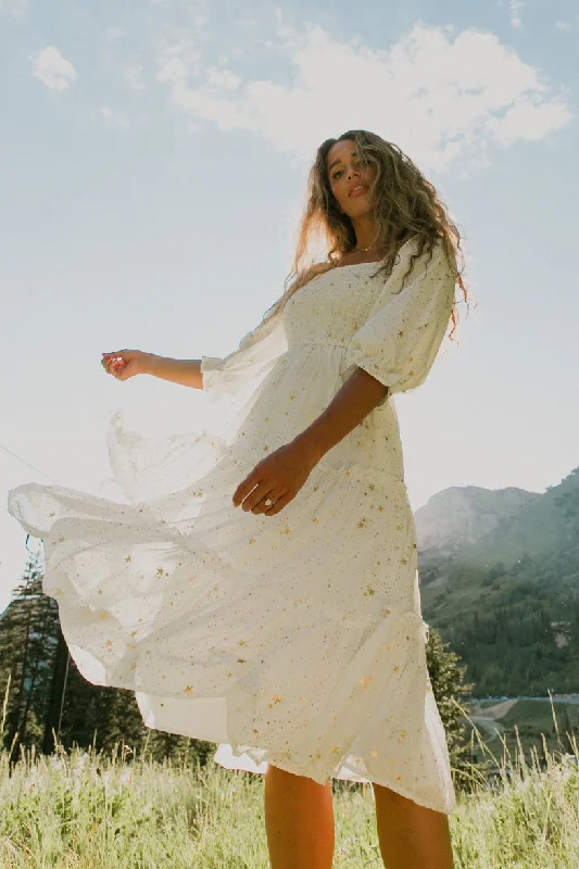 Maxi dresses with a wrap - around style for a customizable fitMidsummer Nights Dress Maxi dresses with a wrap - around style for a customizable fitMidsummer Nights Dress