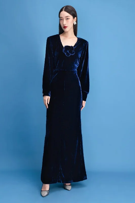 Maxi dresses with a ruffled neckline for a charming lookRenata Sheath Long Sleeved Velvet Maxi Dress Maxi dresses with a ruffled neckline for a charming lookRenata Sheath Long Sleeved Velvet Maxi Dress