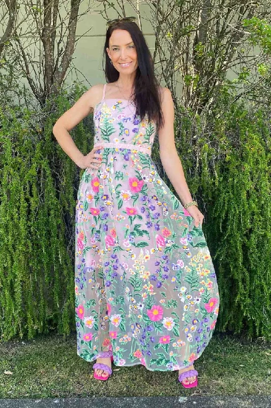 Maxi dresses with a gathered skirt for a voluminous and dramatic effectStephanie Maxi Dress Embroidered