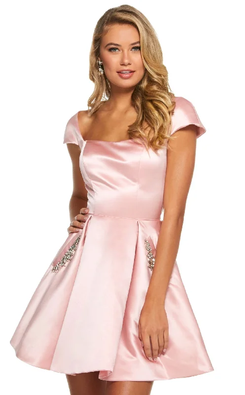 Formal dresses with side - slit pockets and beaded accents for a practical and stylish formal eventSherri Hill 53211
