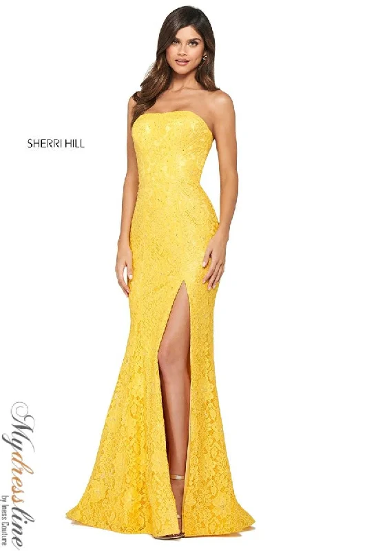 Prom dresses with side - slit pockets and solid - color fabrics for a practical and stylish formal lookSherri Hill 53358