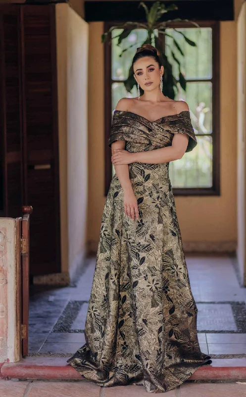 Formal dresses with halter necks and lace - up backs for a stylish promTerani 232M1522 Dress Formal dresses with halter necks and lace - up backs for a stylish promTerani 232M1522 Dress