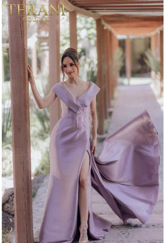 Maxi dresses with a V - neckline for a flattering and elongating shape Maxi dresses with a V - neckline for a flattering and elongating shape Terani Couture 232M1534 Long Formal Overskirt Feather Dress Maxi dresses with a V - neckline for a flattering and elongating shape Maxi dresses with a V - neckline for a flattering and elongating shape Terani Couture 232M1534 Long Formal Overskirt Feather Dress