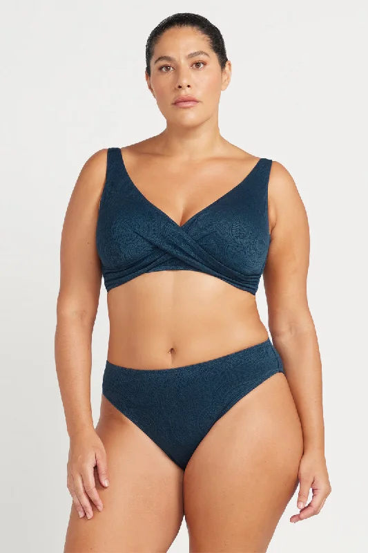 Lace - trimmed bikini for an elegant and romantic touchLa Traviata Delacroix Basic Swim Pant Lace - trimmed bikini for an elegant and romantic touchLa Traviata Delacroix Basic Swim Pant