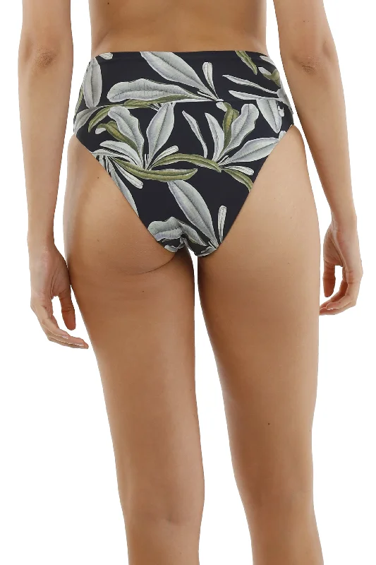 String bikini for a minimalistic and sexy beach styleLUSH MAZE HELLA COOL BOTTOM