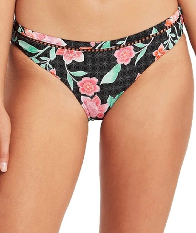 Striped bikini with a classic pattern for a timeless beach aestheticSea Level Mauritius Hipster Bikini Brief - Black Striped bikini with a classic pattern for a timeless beach aestheticSea Level Mauritius Hipster Bikini Brief - Black